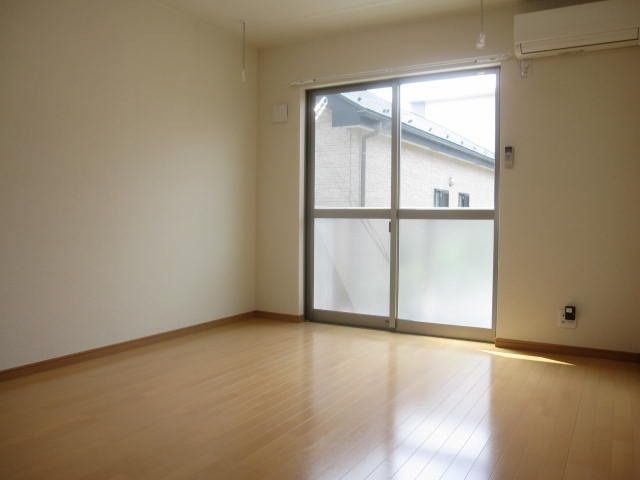キャメル西川口の居間写真