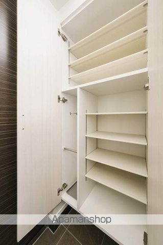 地下鉄箱崎線 呉服町駅 徒歩14分 15階建 築8年の玄関写真