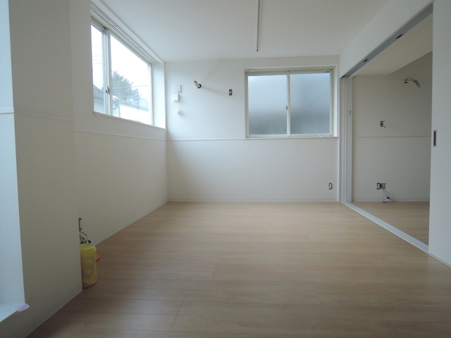 居室・リビング　★明るいフローリングの角部屋です★