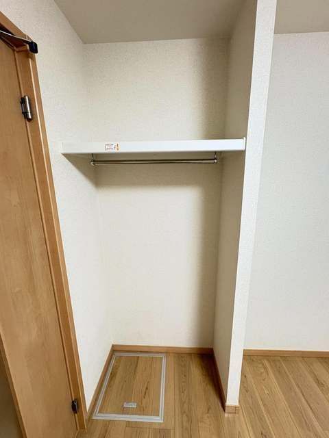 収納　パイプハンガー付き☆畳まず衣類を掛けることができます♪