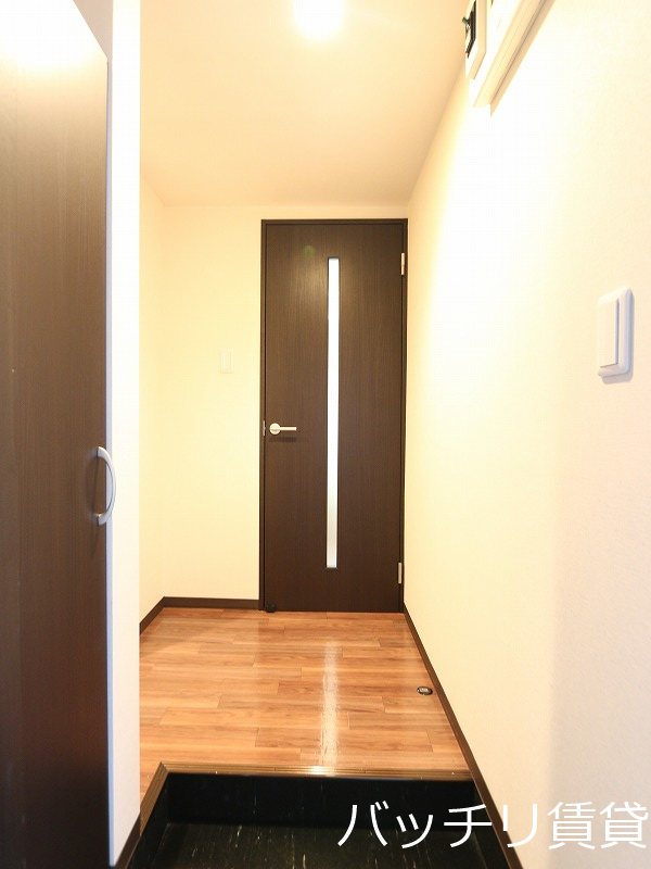 玄関　同シリーズの別のお部屋。現況を優先します。