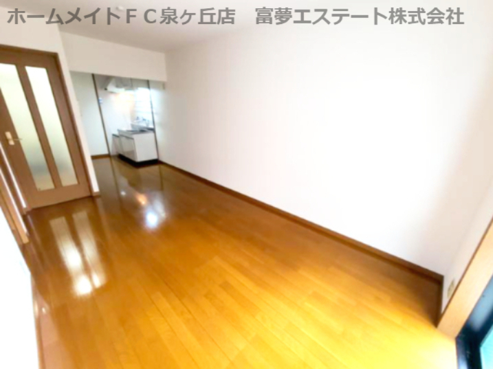 カンターレ鶯谷II番館の居間写真