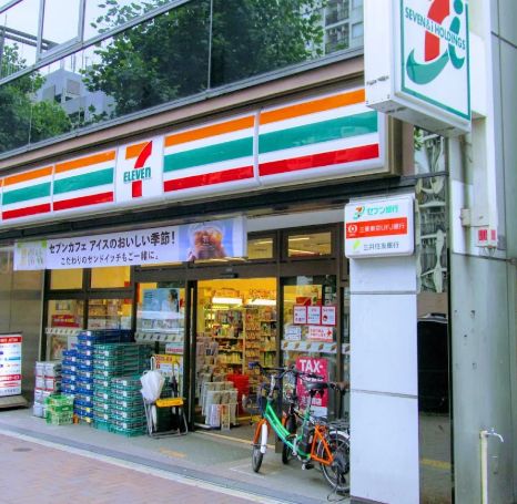コンビニ　セブンイレブン 四谷4丁目店（コンビニ）まで108m