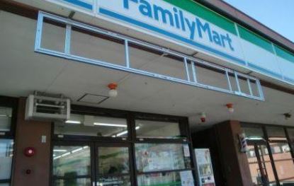 コンビニ　ファミリーマート東京医療センター店（コンビニ）まで220m