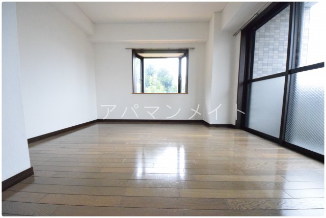 居室・リビング　広くて明るいお部屋です