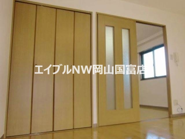 収納　洋室　収納