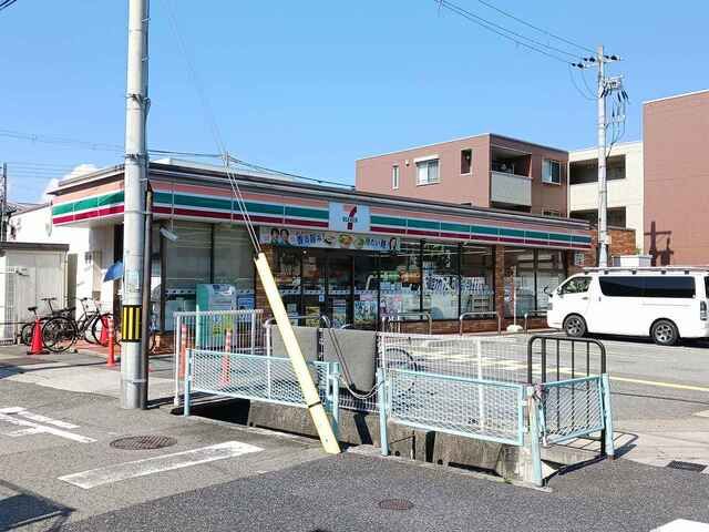 コンビニ　セブンイレブン小松町2丁目店様（コンビニ）まで400m