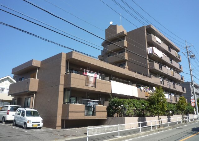 建物外観　鉄筋コンクリート造で安心だね☆☆