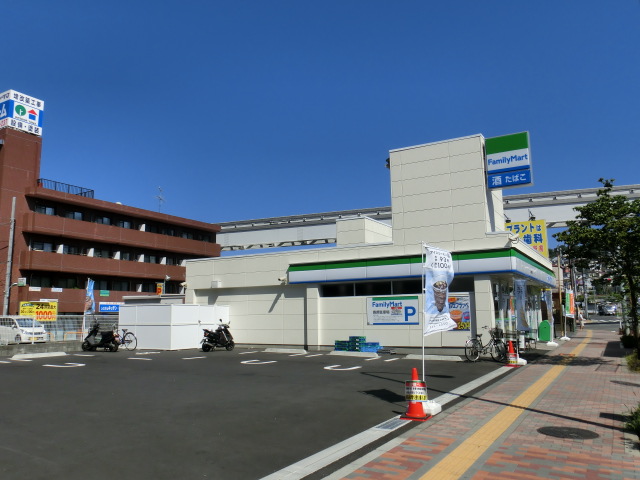 コンビニ　ファミリーマート高幡不動店（コンビニ）まで681m