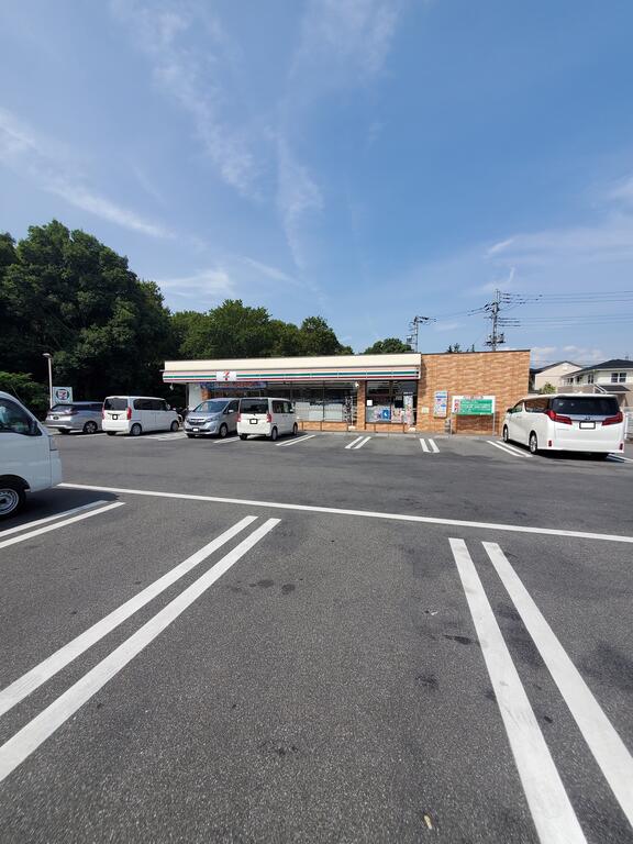 コンビニ　セブンイレブン山梨大学医学部前店（コンビニ）まで380m