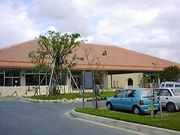 図書館　豊見城市立中央図書館（図書館）まで1559m