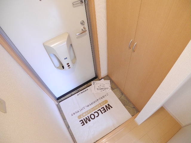 玄関　写真は別のお部屋の写真です。