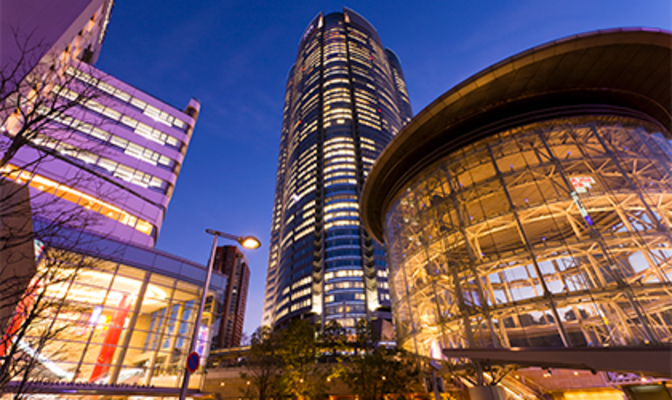 ショッピングセンター　ユナイテッドアローズ六本木ヒルズ店メンズストア（ショッピングセンター）まで825m