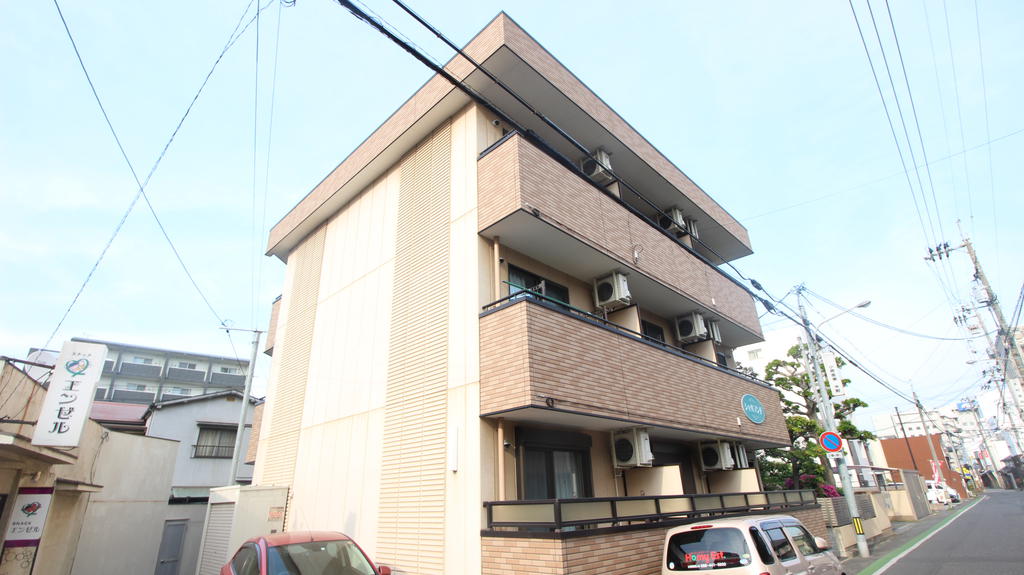 建物外観　3階建てです！