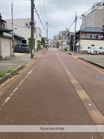その他　前面道路（その他）まで0m