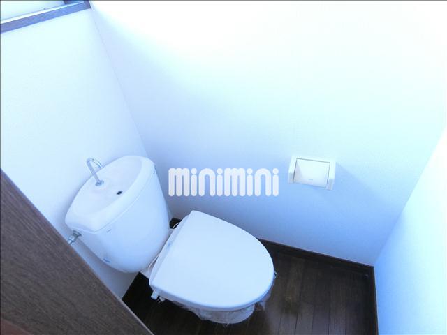 トイレ　窓があるので換気に便利です。