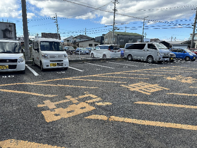 【ＶＩＡ　ＥＭＩＬＩＡの駐車場】