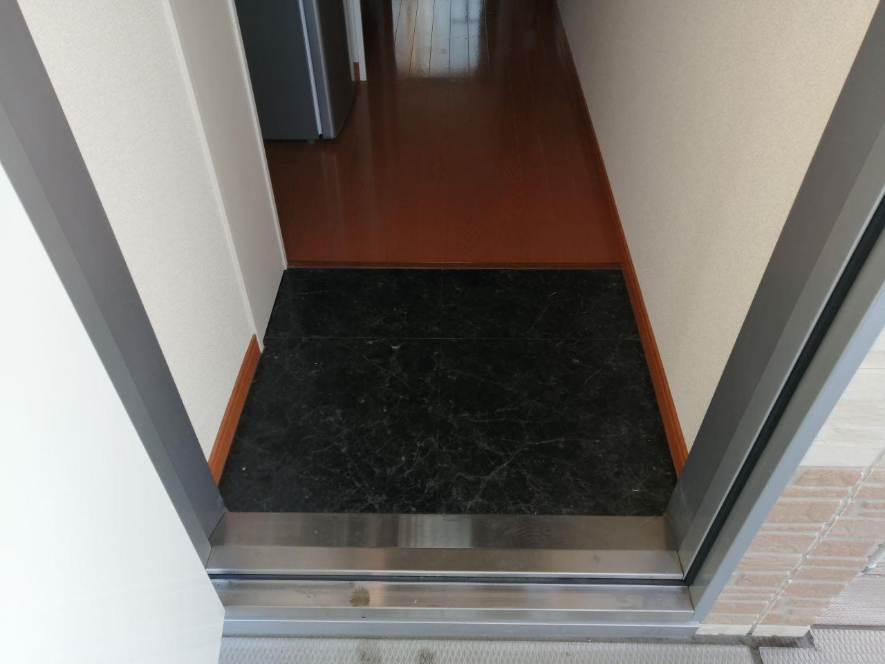 玄関　左側にシューズボックスがあります。