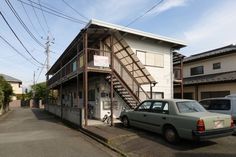 【坂本ハイツの建物外観】