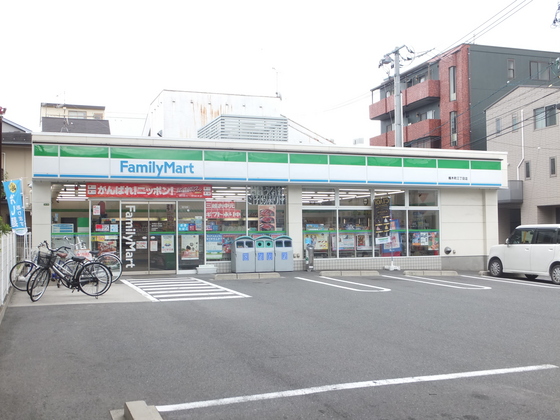 コンビニ　ファミリーマート楠木町三丁目店（コンビニ）まで127m