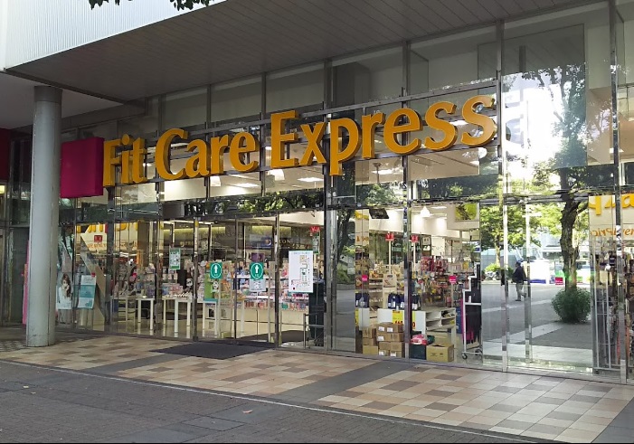 ドラックストア　Fit　Care　Express　DSM新横浜店別館（ドラッグストア）まで204m