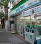 コンビニ　ファミリーマート神田駿河台三丁目店（コンビニ）まで126m