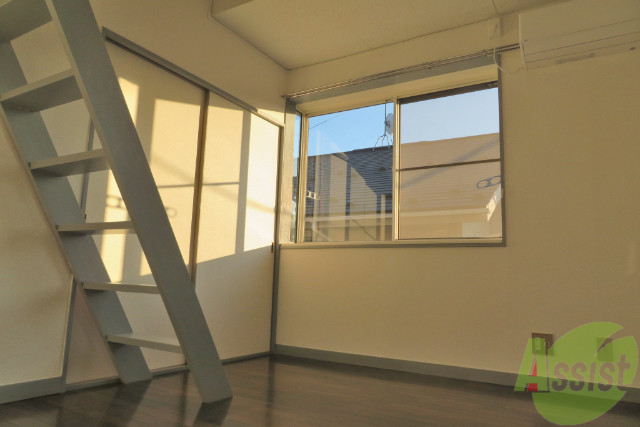 居室・リビング　７帖の洋室です。広々としていますね。イメージはつきましたか？