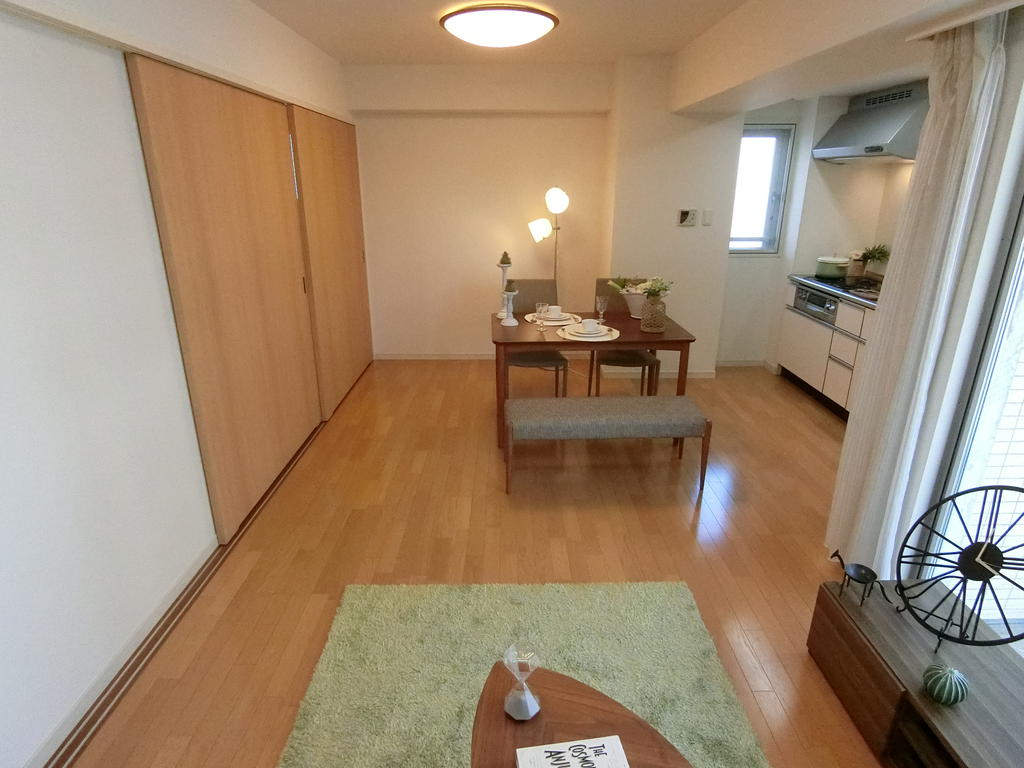 その他　洋室扉を閉めた状態です