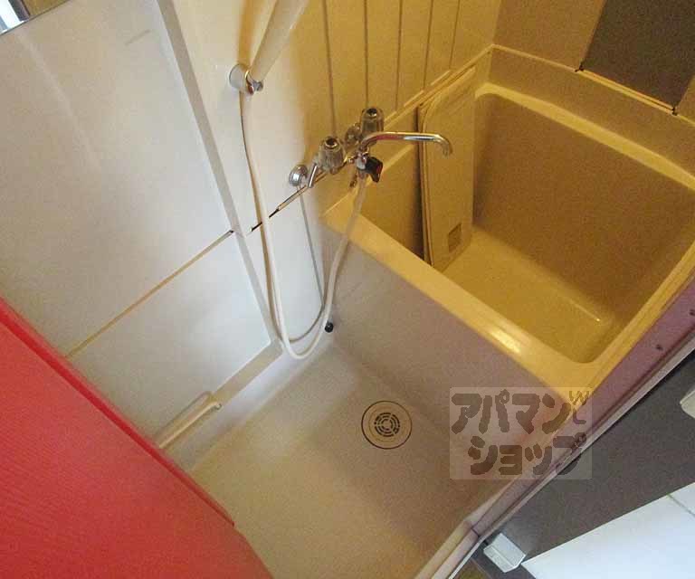 バス・シャワールーム　２－３号室の写真です。