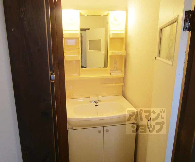 洗面設備　２－３号室の写真です。