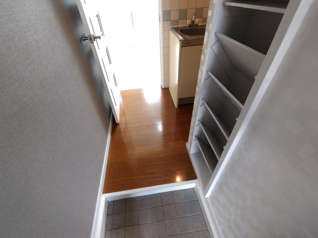 玄関　靴置場あり