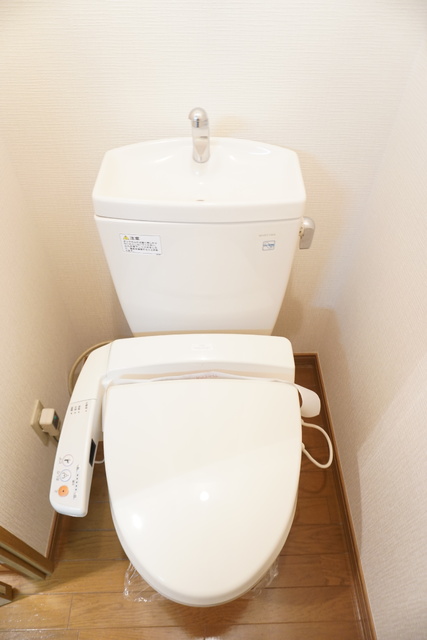 トイレ　★温水洗浄便座付きのトイレです★