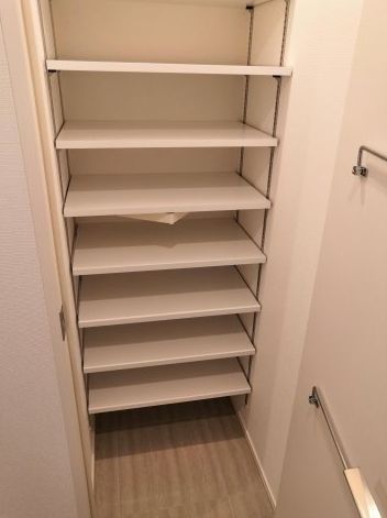 収納　別号室参考写真 （フローリング　偶数階：ブラウン　奇数階：ホ