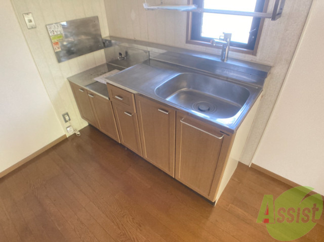 キッチン　６帖のダイニングキッチン。ご飯を食べるお部屋ですね。