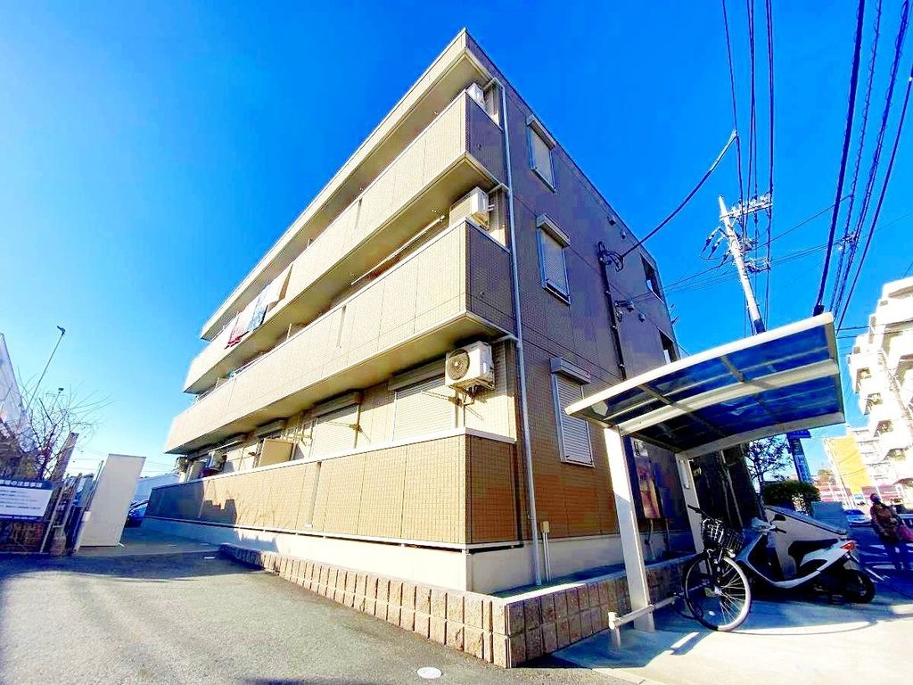 横浜市戸塚区下倉田町のアパートの建物外観