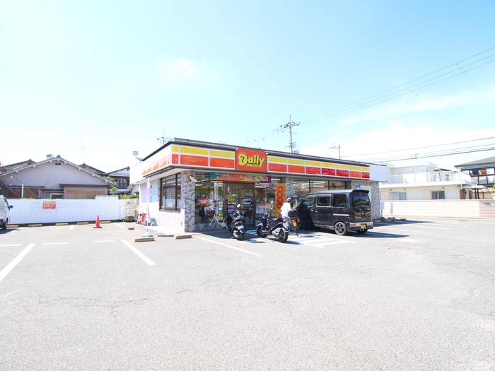 コンビニ　デイリー（コンビニ）まで357m