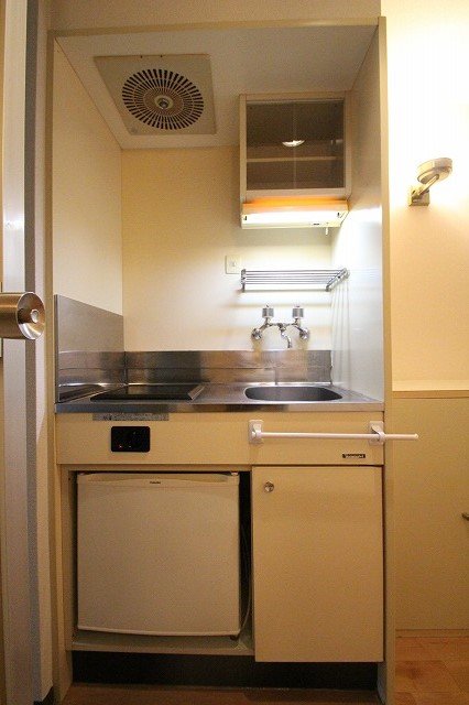 キッチン　同物件、別号室のものです。