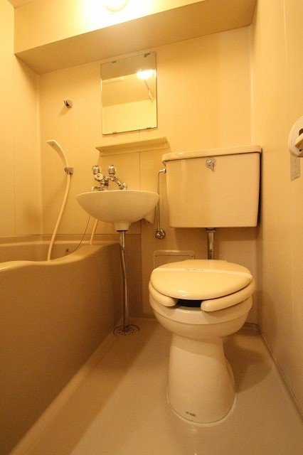 バス・シャワールーム　同物件、別号室のものです。