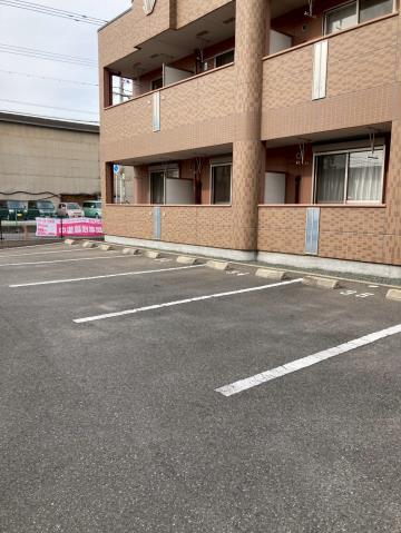 駐車場　エントランス