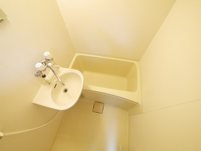 バス・シャワールーム　落ち着いた空間のお風呂です