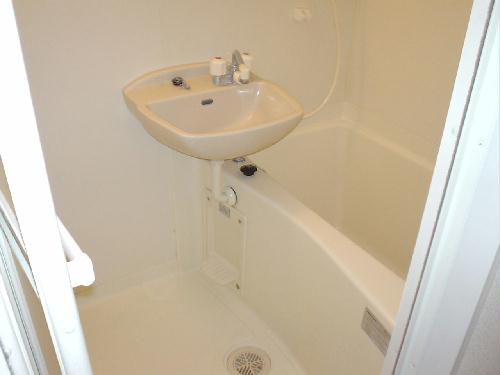 バス・シャワールーム　もちろんバストイレ別です♪