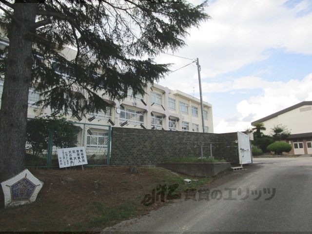 幼稚園・保育園　登美ヶ丘幼稚園（幼稚園・保育園）まで2500m