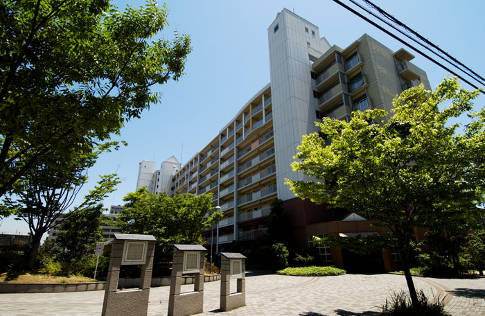 西宮市津門大箇町のマンションの建物外観