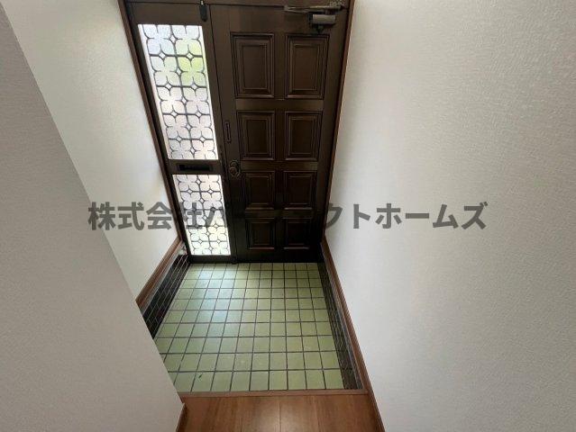 玄関　収納もある玄関です