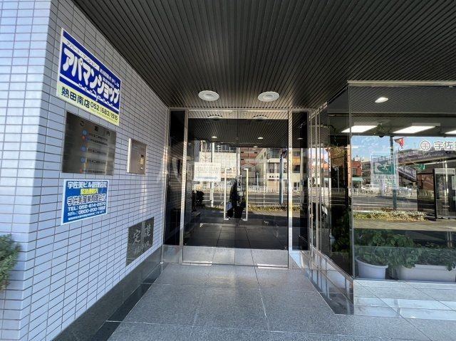 【名古屋市南区柴田本通のマンションのエントランス】