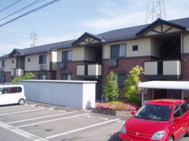 【大垣市三本木のアパートの建物外観】