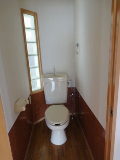 トイレ　※別の部屋の写真です。