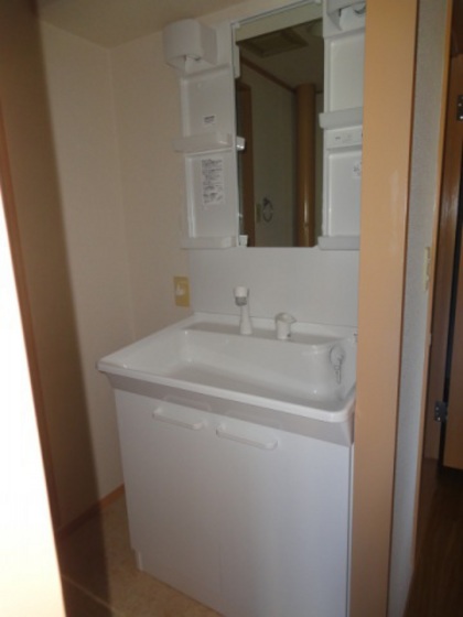 洗面設備　※別の部屋の写真です。