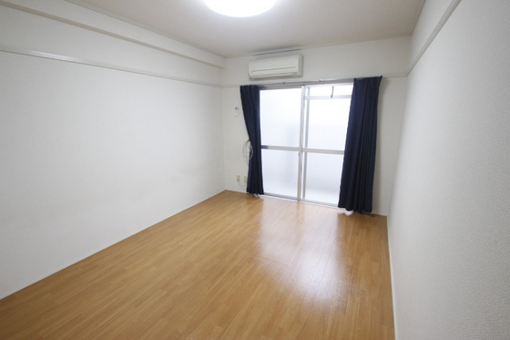 居室・リビング　※別部屋の写真です