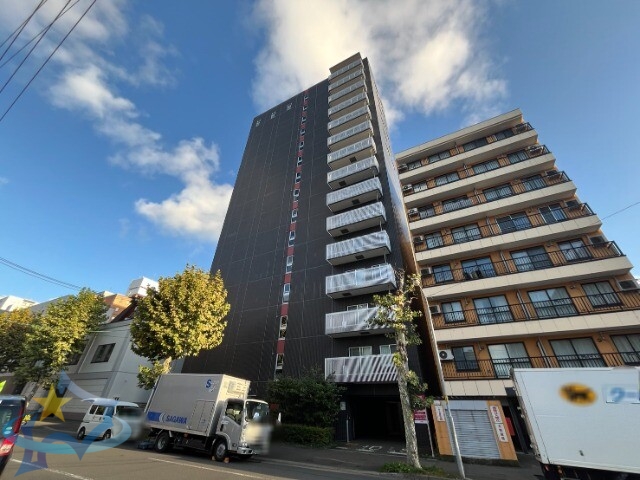 【札幌市中央区南五条西のマンションの建物外観】